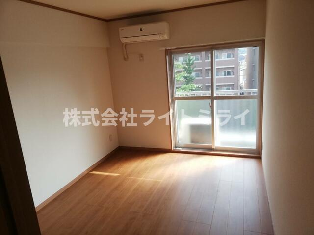 岡部ビルの居間・リビング|同建物参考写真 