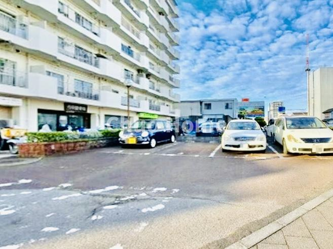 白鳥ダイヤモンドマンションの駐車場|【敷地内駐車場】最新の空き状況や費用などの詳細は担当スタッフまでお問い合わせください。