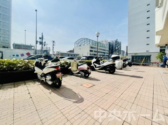 白鳥ダイヤモンドマンションの駐車場|【バイク置場】最新の空き状況や費用などの詳細は担当スタッフまでお問い合わせください。