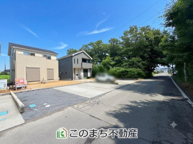 いろどりアイタウン那須塩原市埼玉23-P1の前面道路含む現地写真|前面道路は広々としてます！運転が苦手な方でもお車の出し入れ簡単で安心です☆
