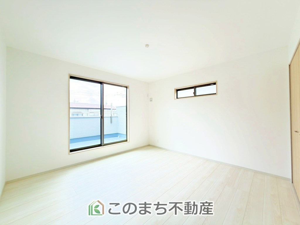 いろどりアイタウン那須塩原市埼玉23-P1の洋室|陽光がふんだんに降り注ぐお部屋です。陽だまりの空間で、プライベートなお家時間も快適にお過ごしいただけます♪