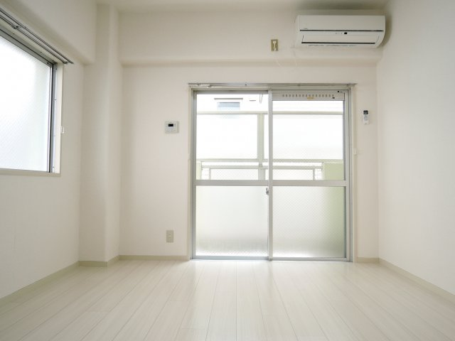 高槻市芥川町１丁目の賃貸マンションの洋室