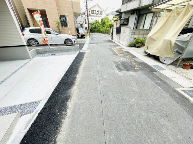 市川市稲荷木２丁目１２期の前面道路含む現地写真