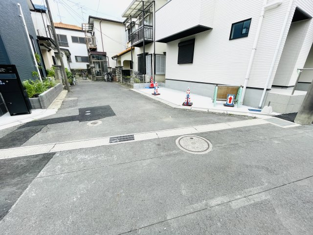 市川市稲荷木２丁目１２期の前面道路含む現地写真