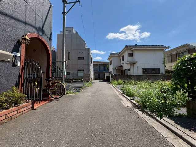 中野区鷺宮3丁目　建築条件無し売地の前面道路含む現地写真|2026.07.10撮影

現地ご見学希望・資料請求などお気軽にお問い合わせ下さい！
03-5990-5201