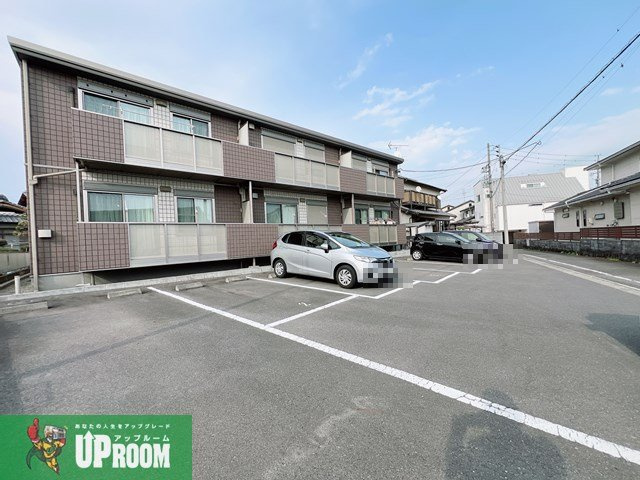 ウィステリア新宮の駐車場