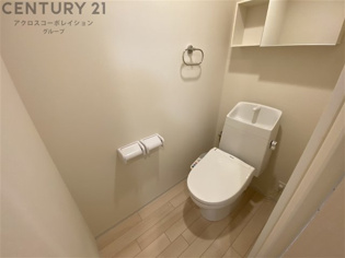 温水洗浄便座付きのトイレです♪