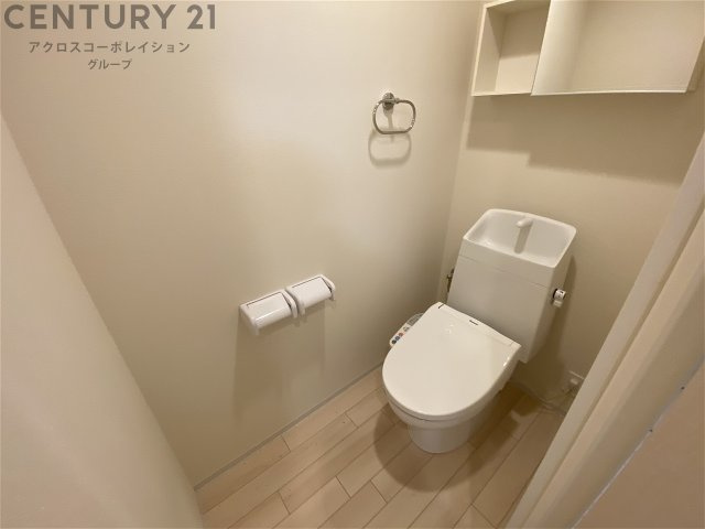 温水洗浄便座付きのトイレです♪