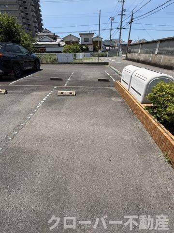 グランシャリオの駐車場