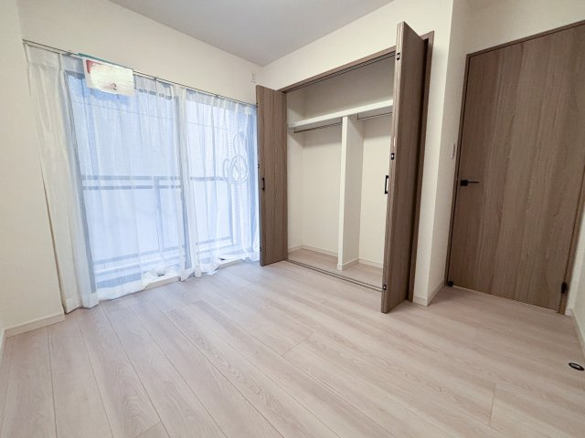 グランシャリオ神楽坂の洋室|グランシャリオ神楽坂：約４．８帖の洋室にはクローゼットが付いております！