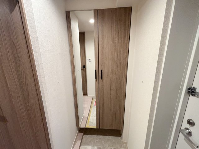 グランシャリオ神楽坂の玄関|グランシャリオ神楽坂：玄関にはシューズボックスがあり靴もスッキリ収納可能です！
