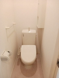 温水洗浄便座付きのトイレです♪