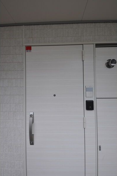 グラディオ岩塚の玄関