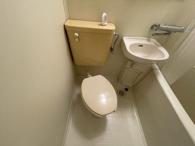 浴室内にトイレがあります☆