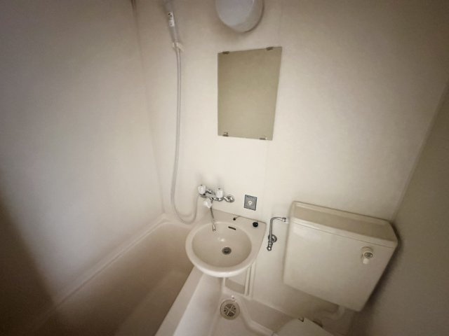 浴室内に洗面台付き！