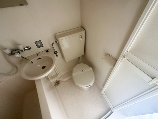 浴室内にトイレがあります☆