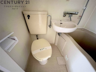 浴室内にトイレがあります！
