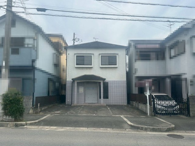 【前面道路含む現地写真】 | 土塔町　売土地 | 【西側道路約１３．５ｍ・東側道路約５．７ｍ】前面道路幅が広く開放感がございます♪