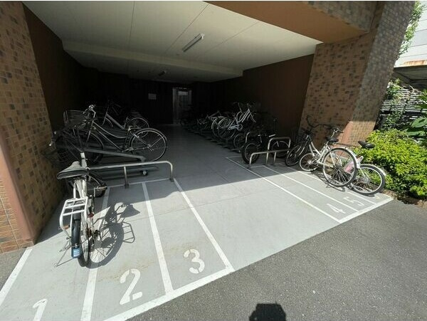 プレサンス鶴舞公園WESTのその他共用部分|駐輪場です