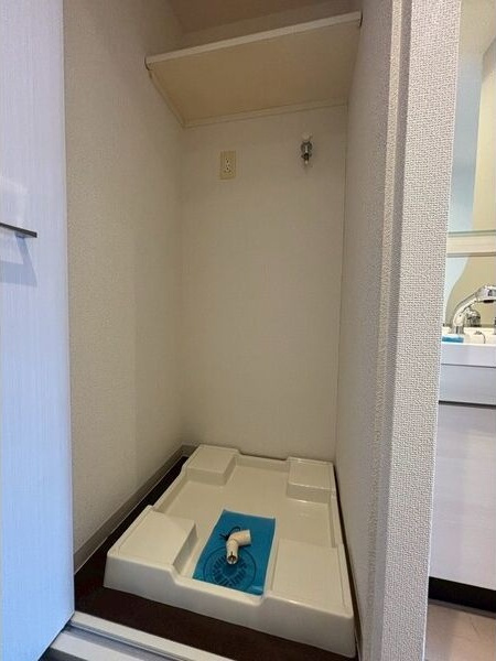 プレサンス鶴舞公園WESTの設備|室内洗濯機置き場です