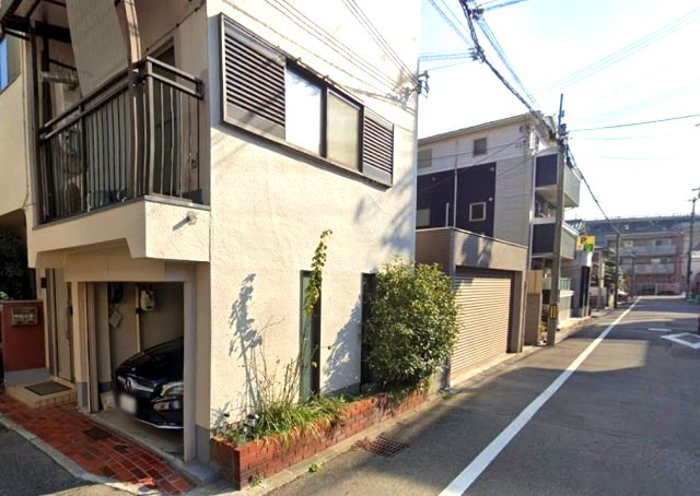 甲子園洲鳥町のバルコニー|2階・3階　和室はバルコニに面し風通しも良いです