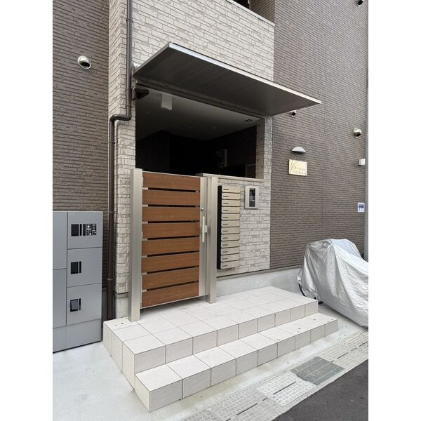 F+style藤井寺岡2号館のエントランス