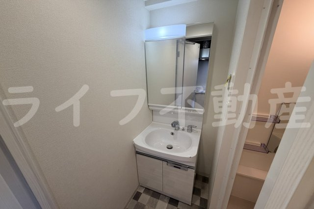 ファステート東大阪アダマスの独立洗面台