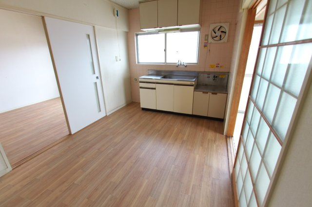岩本マンションの居間・リビング