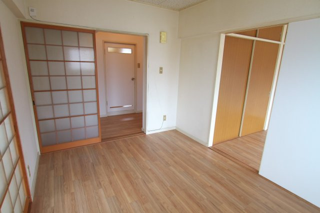 岩本マンションの居間・リビング