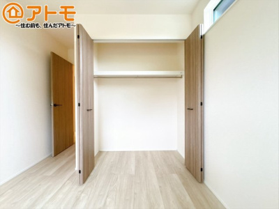 【収納】 | 御殿場市竃01期　新築一戸建て　全1棟 | ハンガーパイプ付きのクローゼットは季節ものなどを収納することができて便利です♪