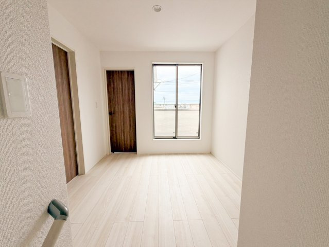 宜野湾市野嵩新築戸建て1号棟の浴室|人が二人入っても十分広さのあるユニットバスとなっています。