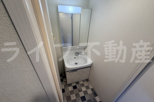 ファステート東大阪アダマスの独立洗面台