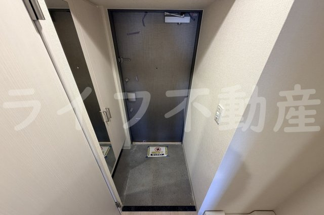 ファステート東大阪アダマスの玄関