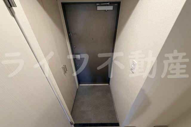 ファステート東大阪アダマスの玄関