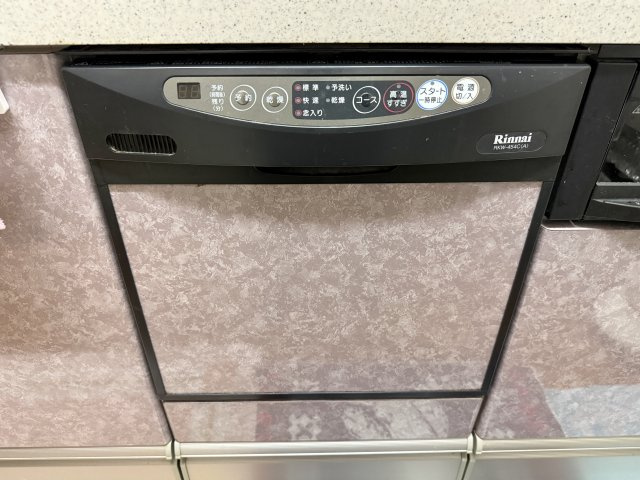 アーバンライフ佐藤の周辺|収納力豊富なシステムキッチンは食洗機付き！家事の時短に繋がります！