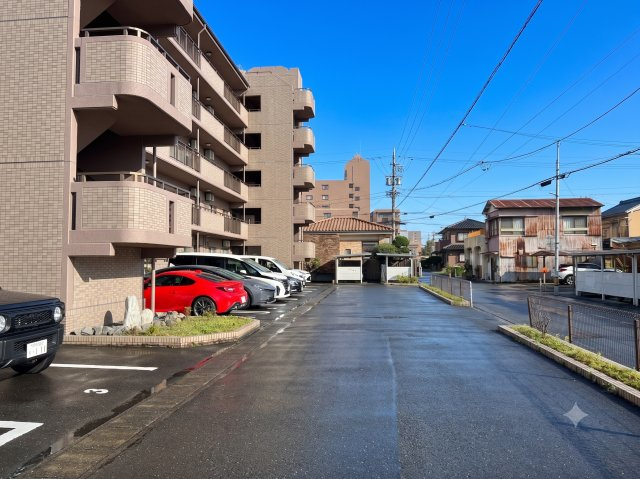 アーバンライフ佐藤のその他|駐車スペースもございます♪