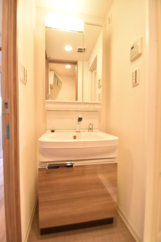 大阪市城東区新喜多１丁目の賃貸マンションの洗面所