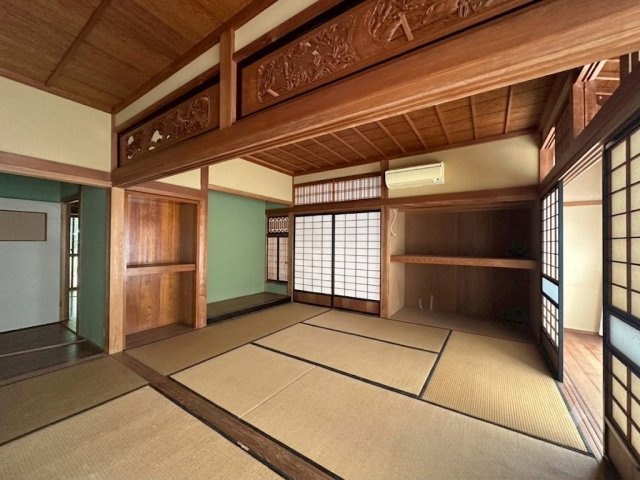 【和室】 | 魚瀬町中古戸建 | 和室がひろがる居住スペース
