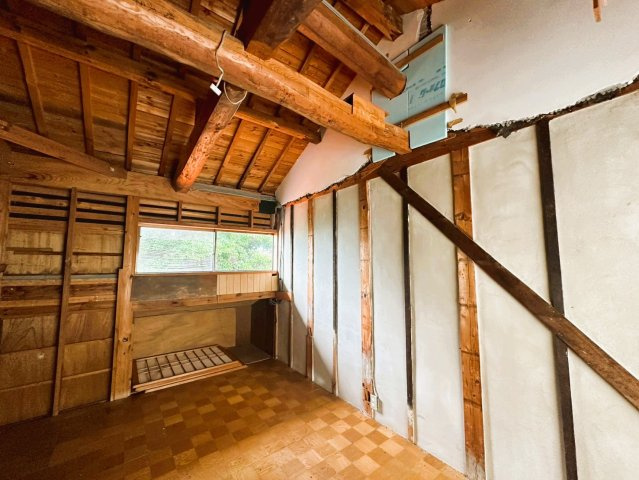 【内装】 | 魚瀬町中古戸建 | 屋根裏収納です