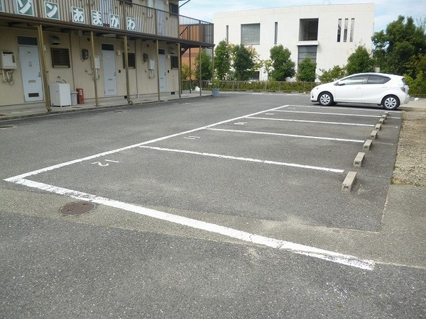 メゾンあまかわの駐車場