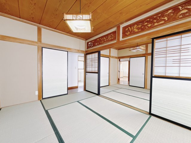 【中古戸建】高崎市吉井本郷の和室|■和室｜和室を書斎にしたり、冬にはコタツを敷いて家族みんなで年越しをするのもいいですね。家族みんなのお気に入りの空間になります♪