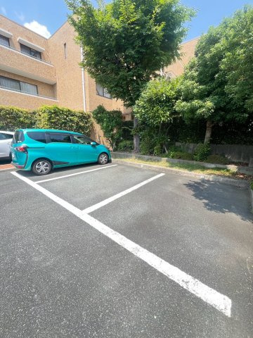 サミット夙川の駐車場