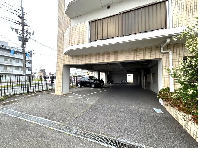 アメニティレジス富田林の駐車場