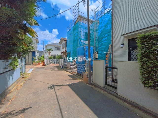練馬区大泉学園町6丁目 限定1棟の前面道路含む現地写真|前面道路約4.２ｍ道路に面する限定1棟