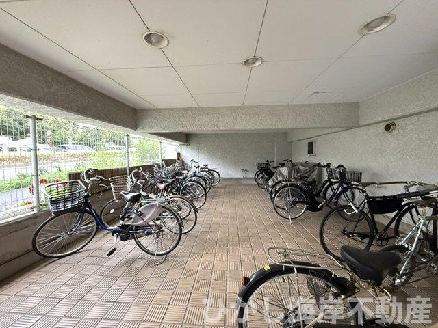 湘南スカイハイツ　1-4号棟の駐輪場|敷地内駐輪場