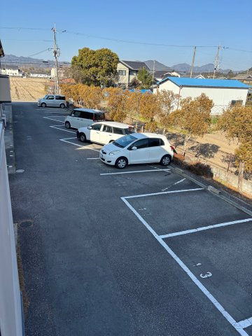 グランシャリオAの駐車場