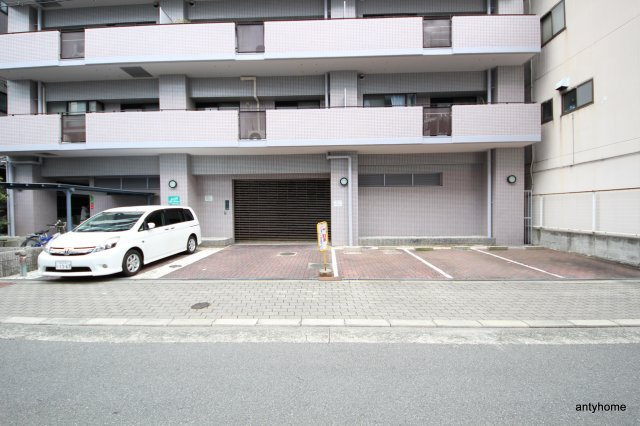 アスペック天満橋　仲介手数料無料の駐車場