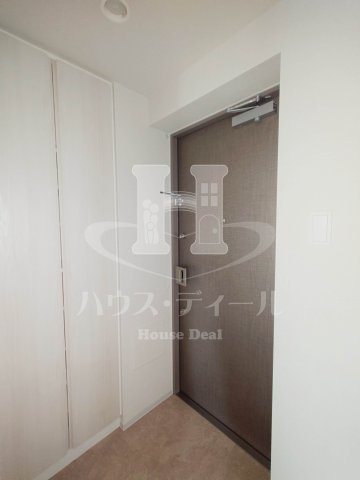 【玄関】 | ルミーク本町イースト | 収納もある玄関です