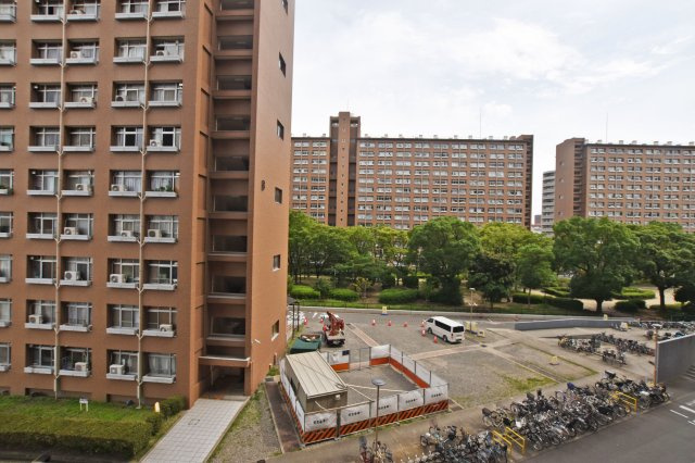 中津リバーサイドコーポＡ棟の展望|3階部分のお部屋からは淀川花火大会を望める眺望が魅力。ご自宅にいながら夏の風物詩をお楽しみいただけます。