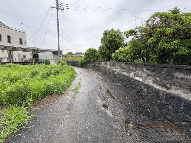 海草郡紀美野町吉野・中古戸建・54804の前面道路含む現地写真
